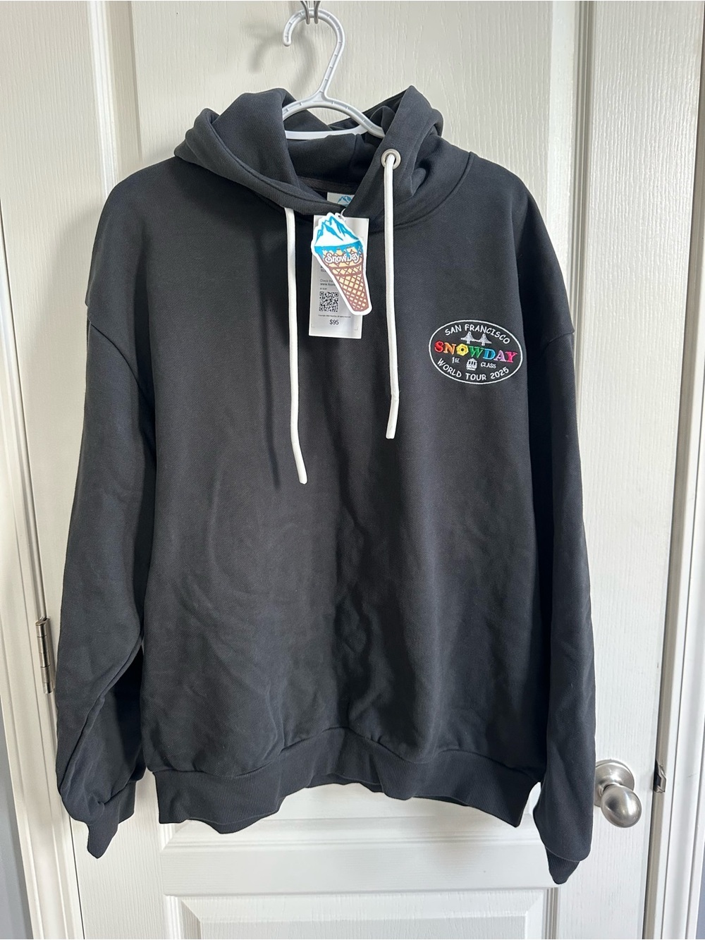 SnowDay Men’s Black Hoodie – Limited Edition World Tour 2025 – Size XL – NWT